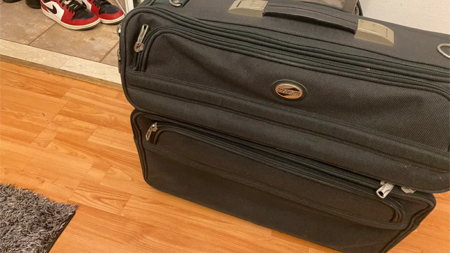 American Tourister Black Wheeled Suitcase image indicator(5)