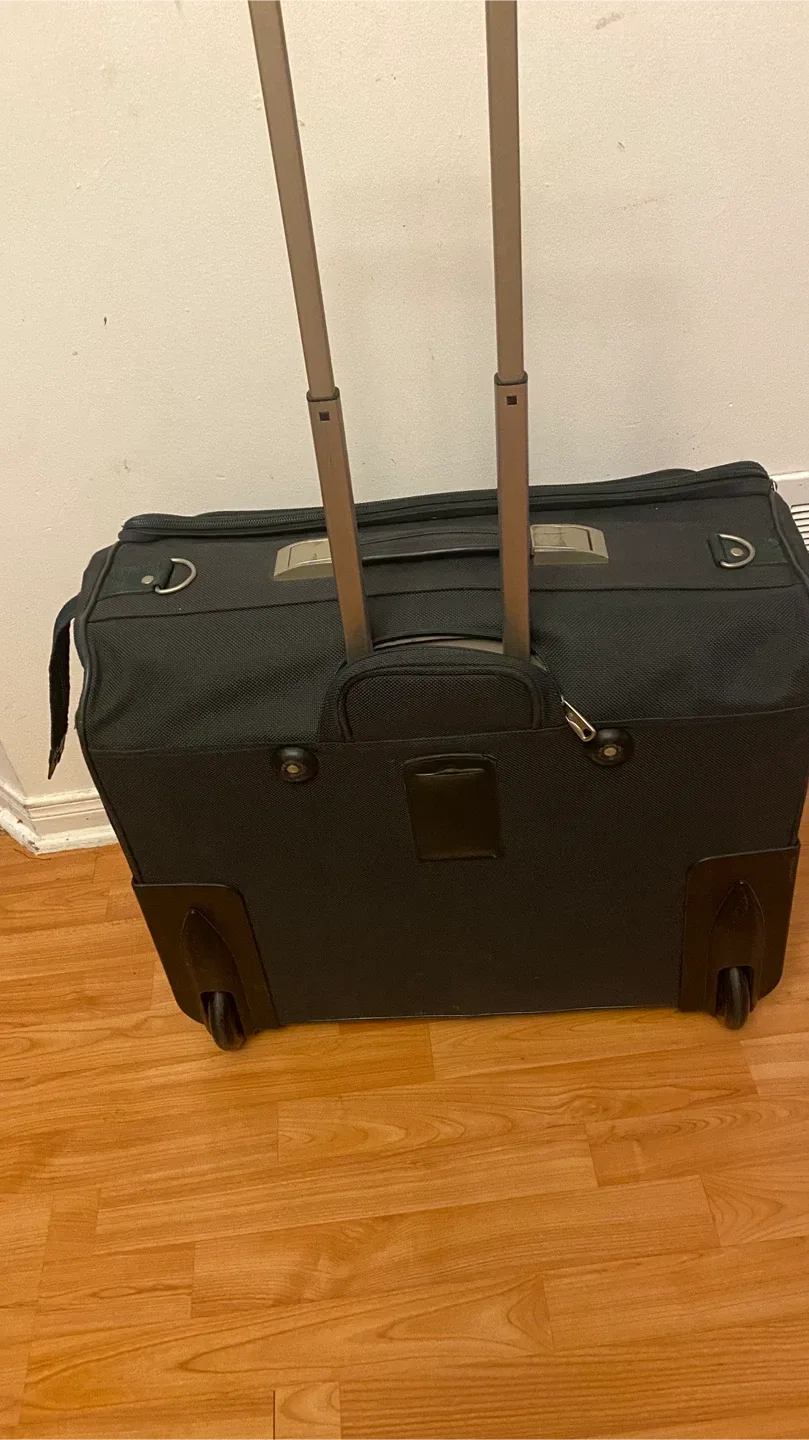 American Tourister Black Wheeled Suitcase image indicator(2)