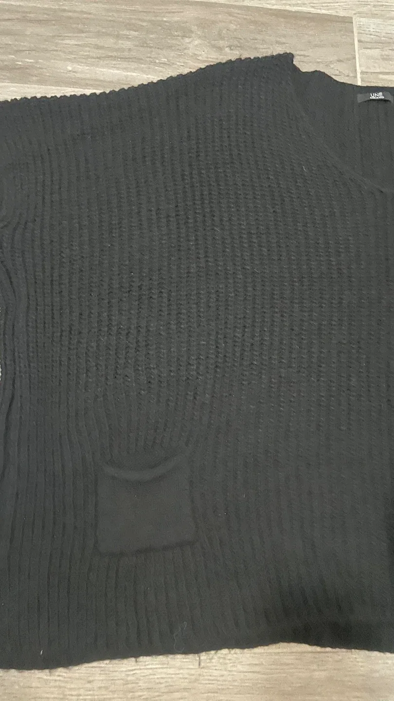 UNE Made in Italy Black Knit Sweater image indicator(4)