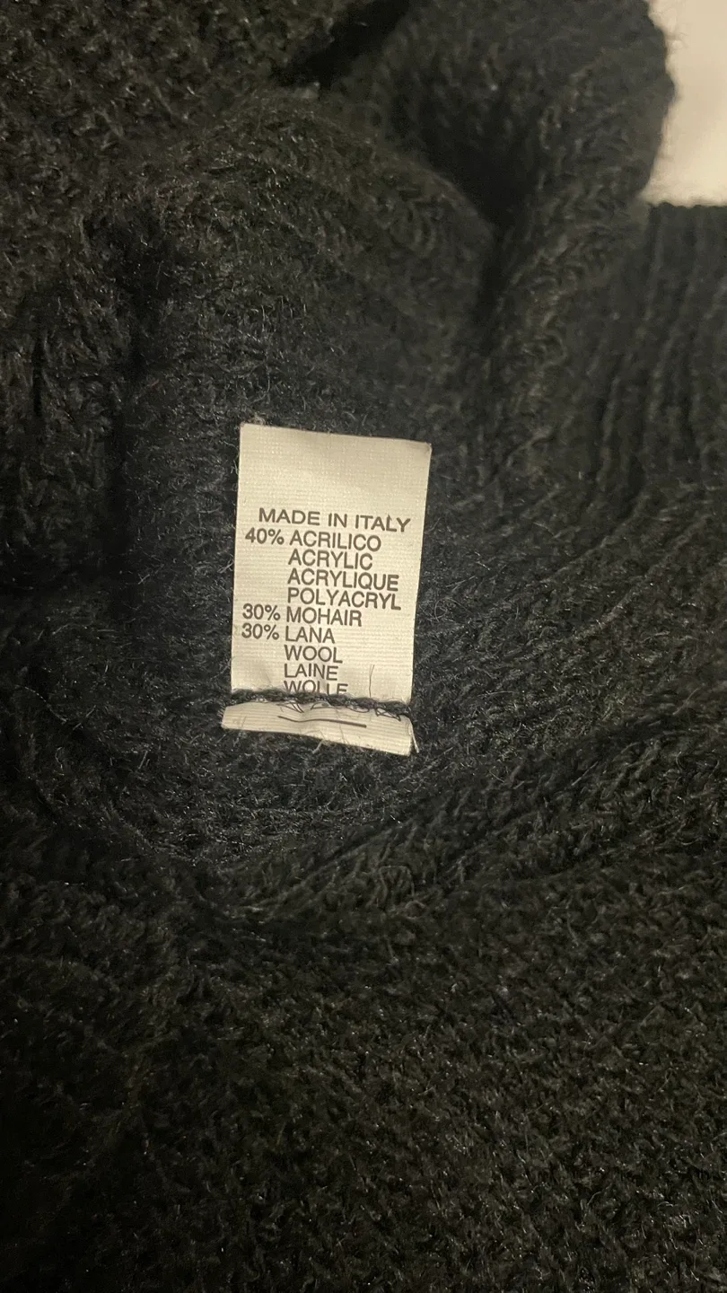 UNE Made in Italy Black Knit Sweater image indicator(3)