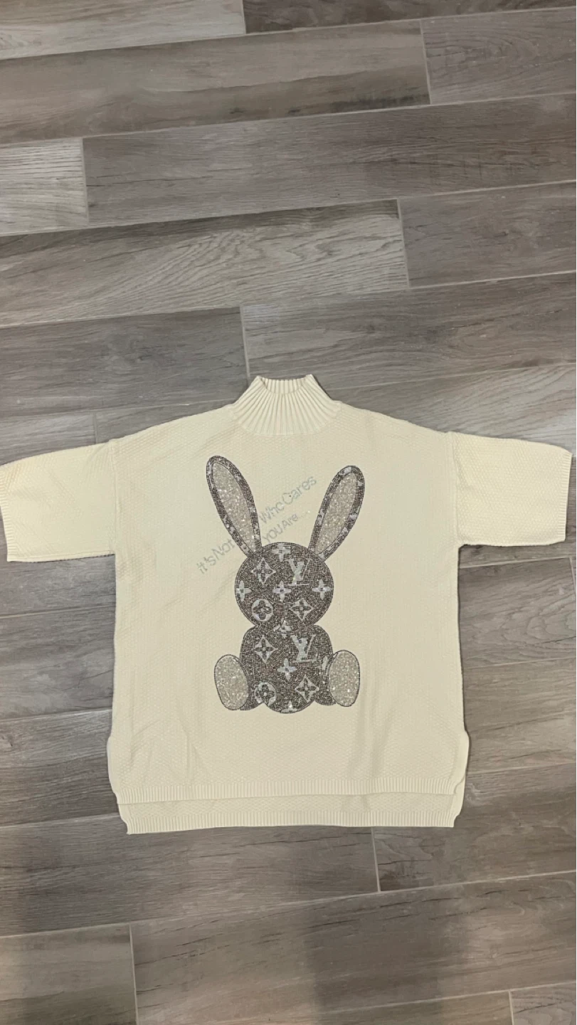 Affascinante Knit Sweater w/ Bunny Design