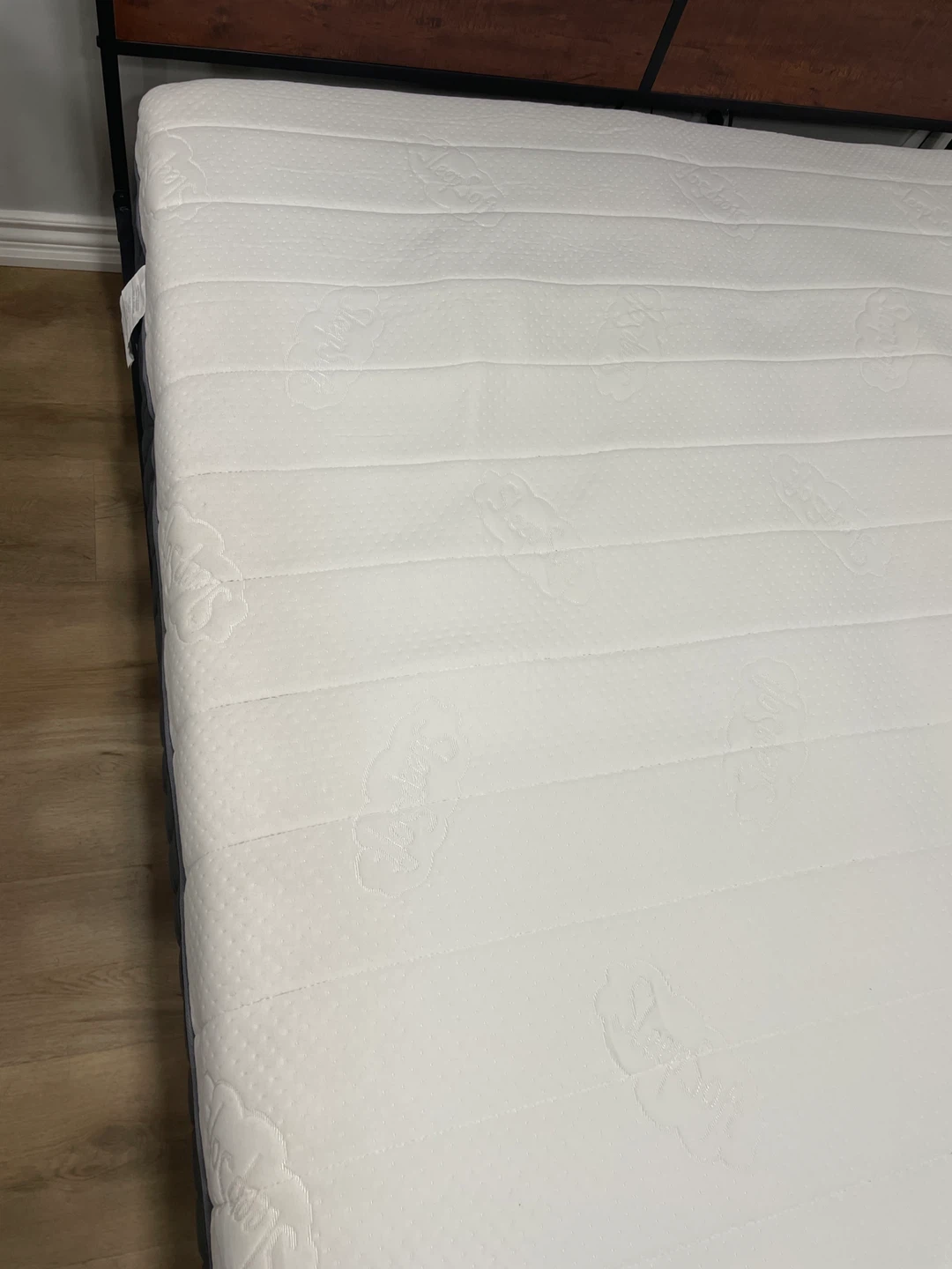 LIKE NEW - SleepSoft Mattress - Queen size - photo 4
