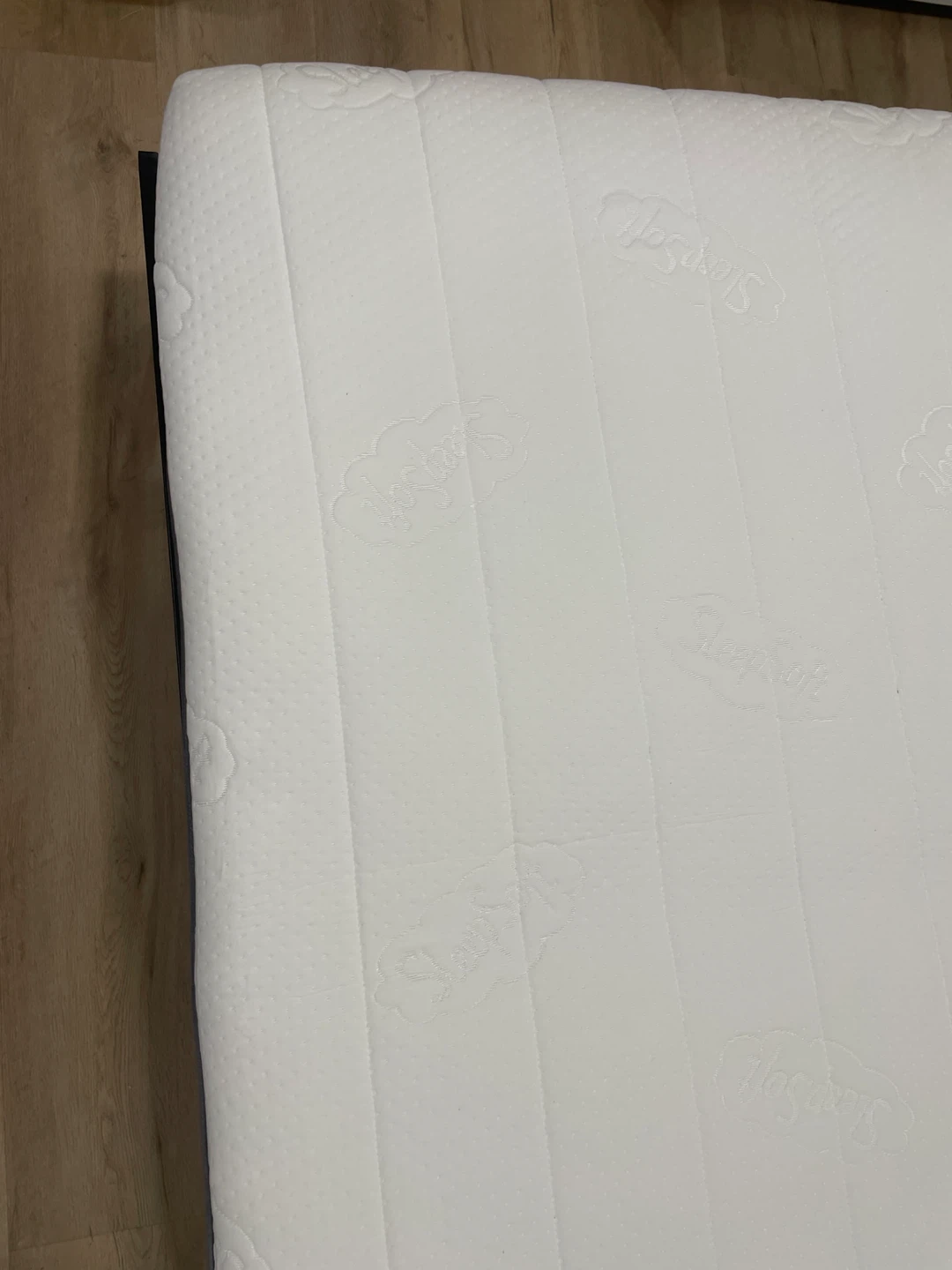 LIKE NEW - SleepSoft Mattress - Queen size - photo 3