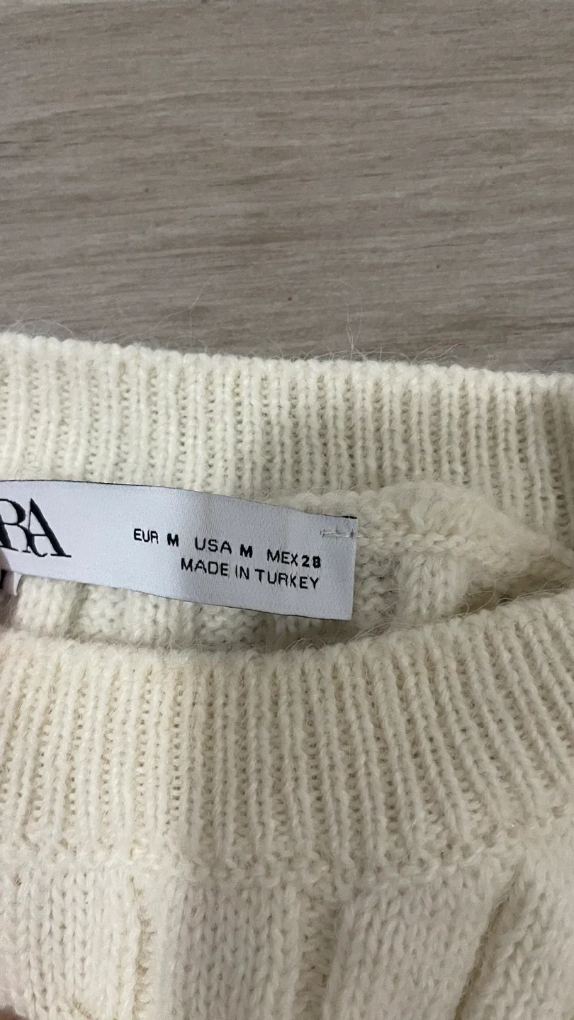 Zara Cream Cable Knit Sweater - Size M image indicator(3)
