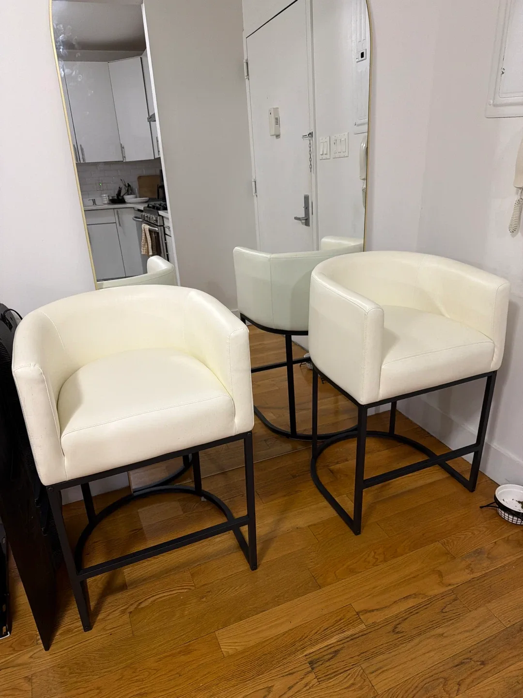 Ivory Bar Stool with Black Metal Base image indicator(2)