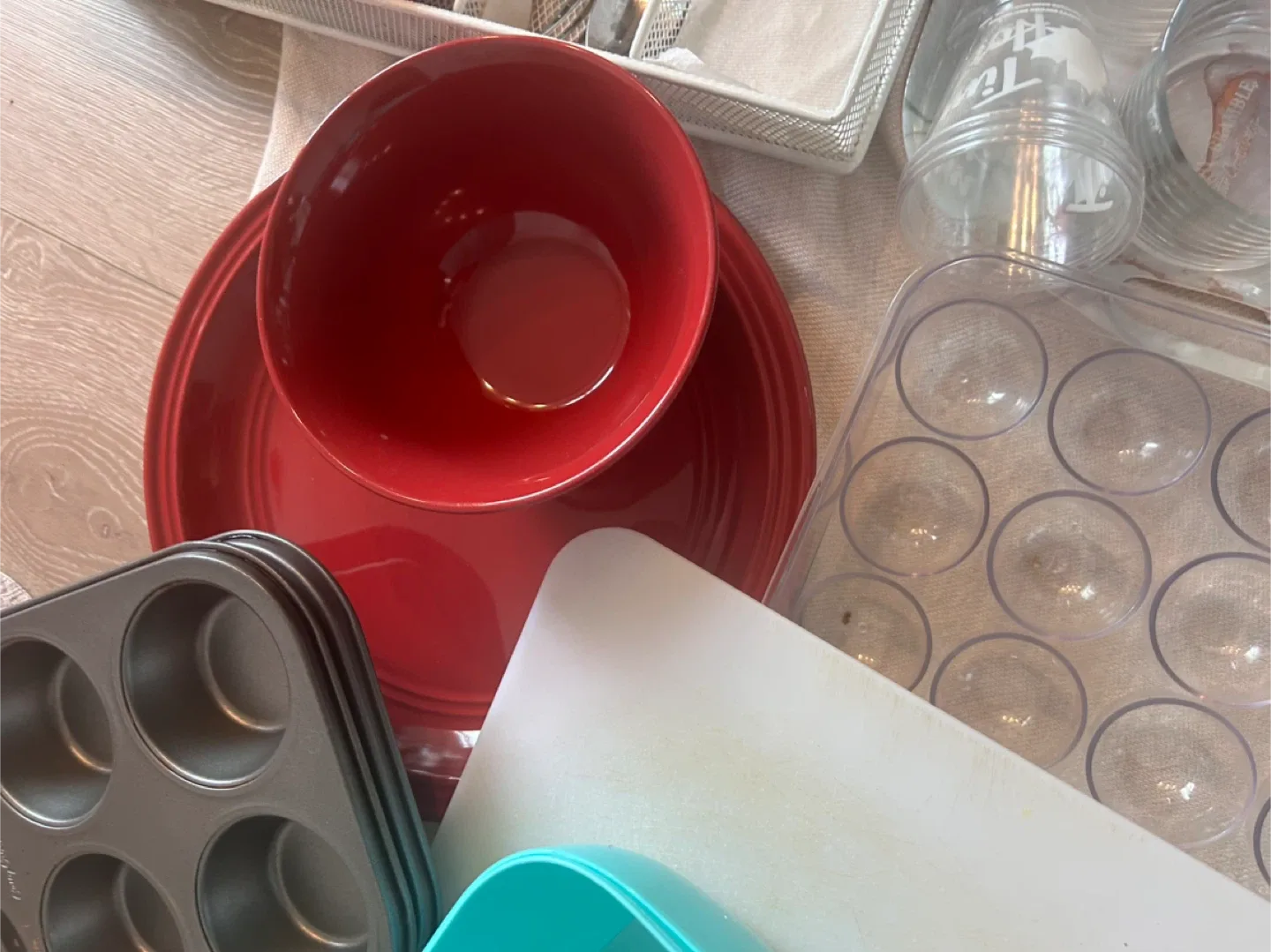 Mixed Kitchenware Lot- is less that 6 months old -2$ for all image indicator(5)