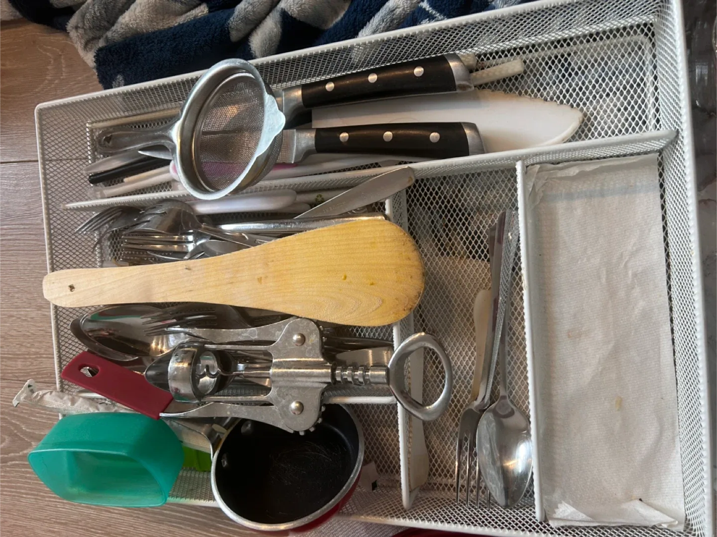 Mixed Kitchenware Lot- is less that 6 months old -2$ for all image indicator(3)