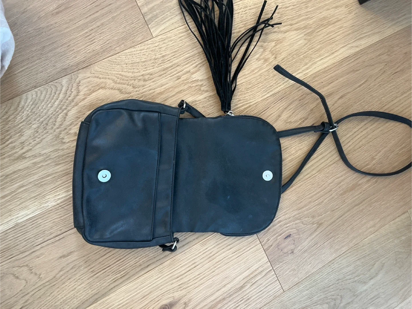 Kenneth Cole Reaction Black Crossbody Bag image indicator(2)