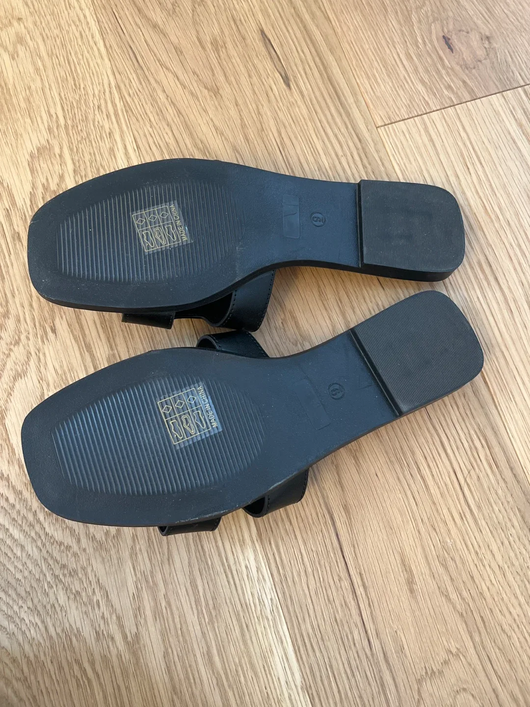Shein Black Sandals - Size 9 image indicator(2)