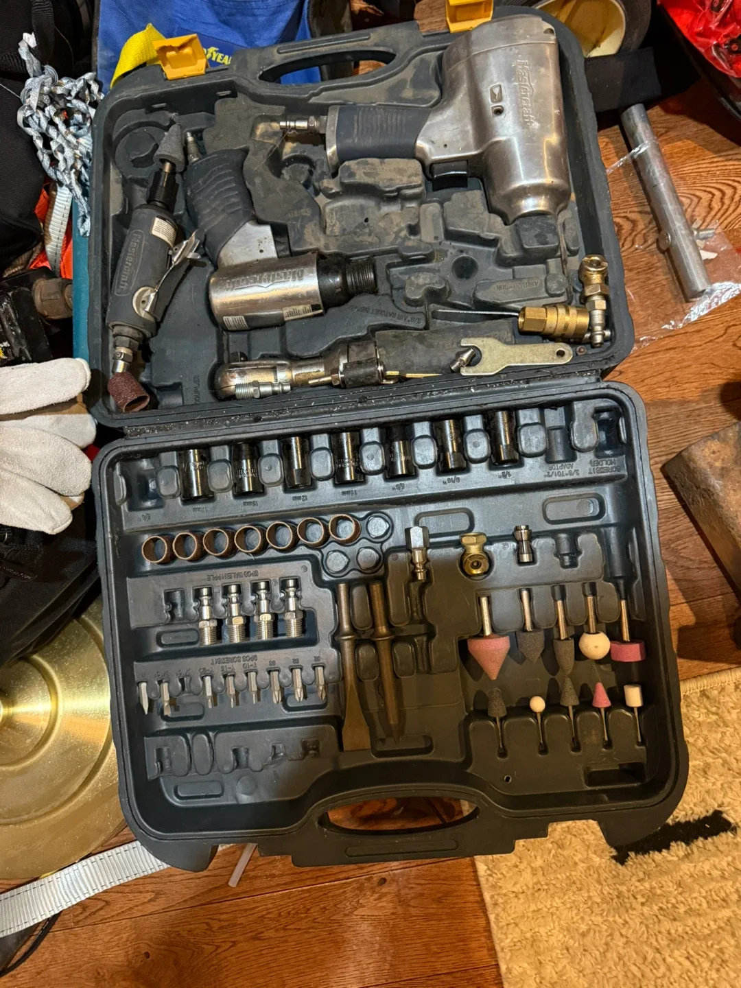 Air Tool Kit with Case image indicator(2)