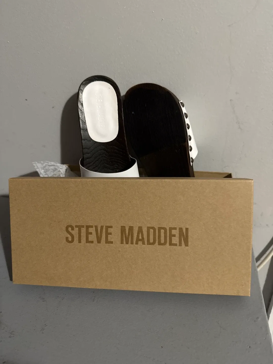 Steve Madden White & Wood Clogs