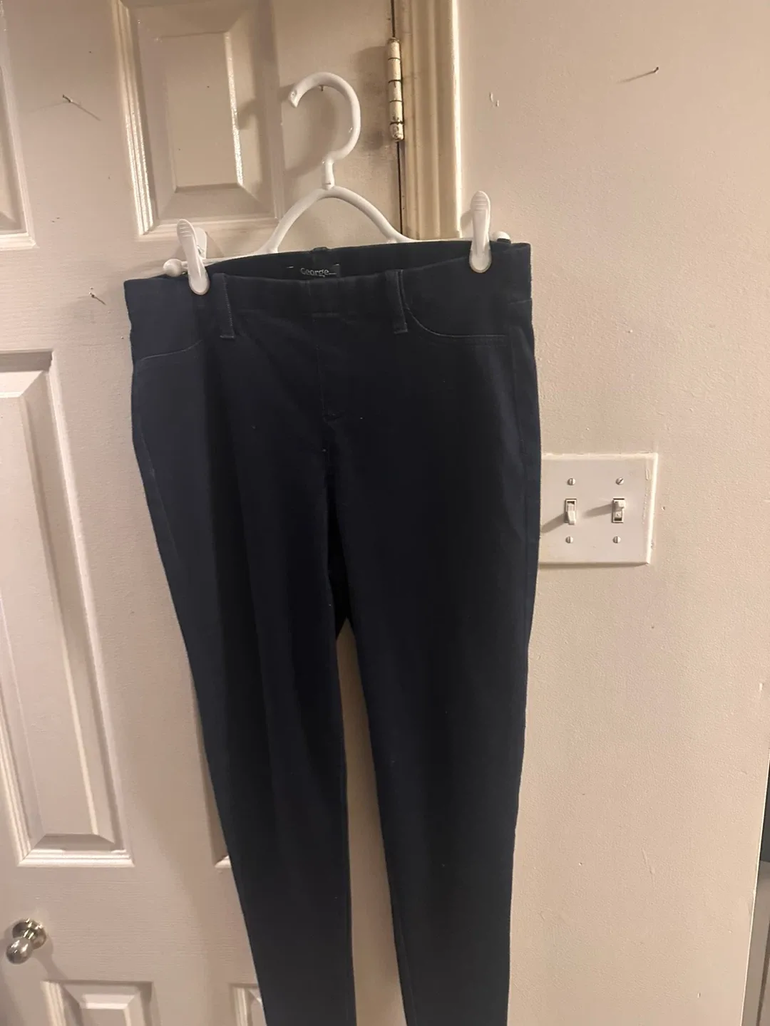 5 Assorted Women's Jeans & Pants (p4) image indicator(3)