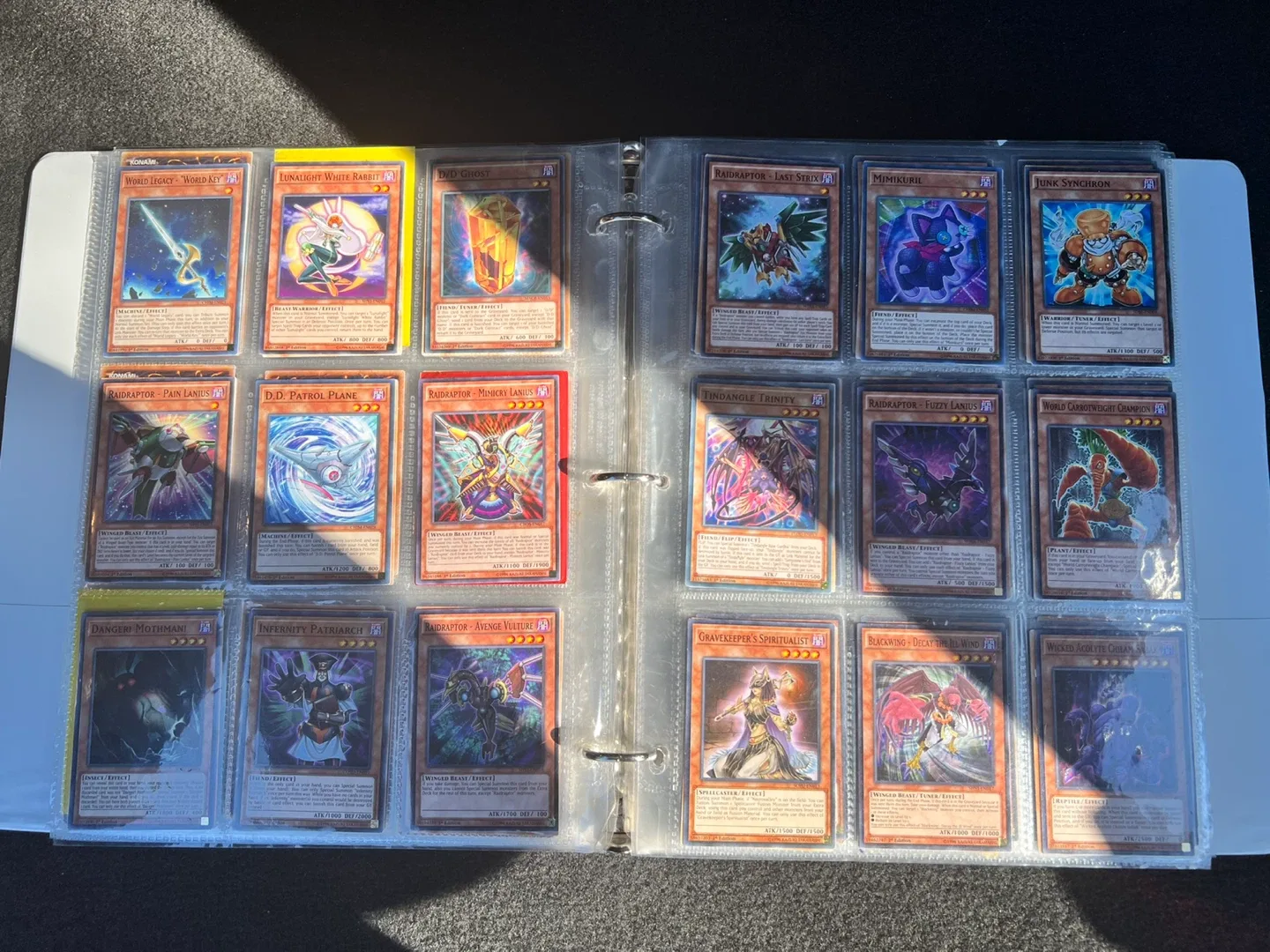 Yu-Gi-Oh! Trading Cards Binder image indicator(8)