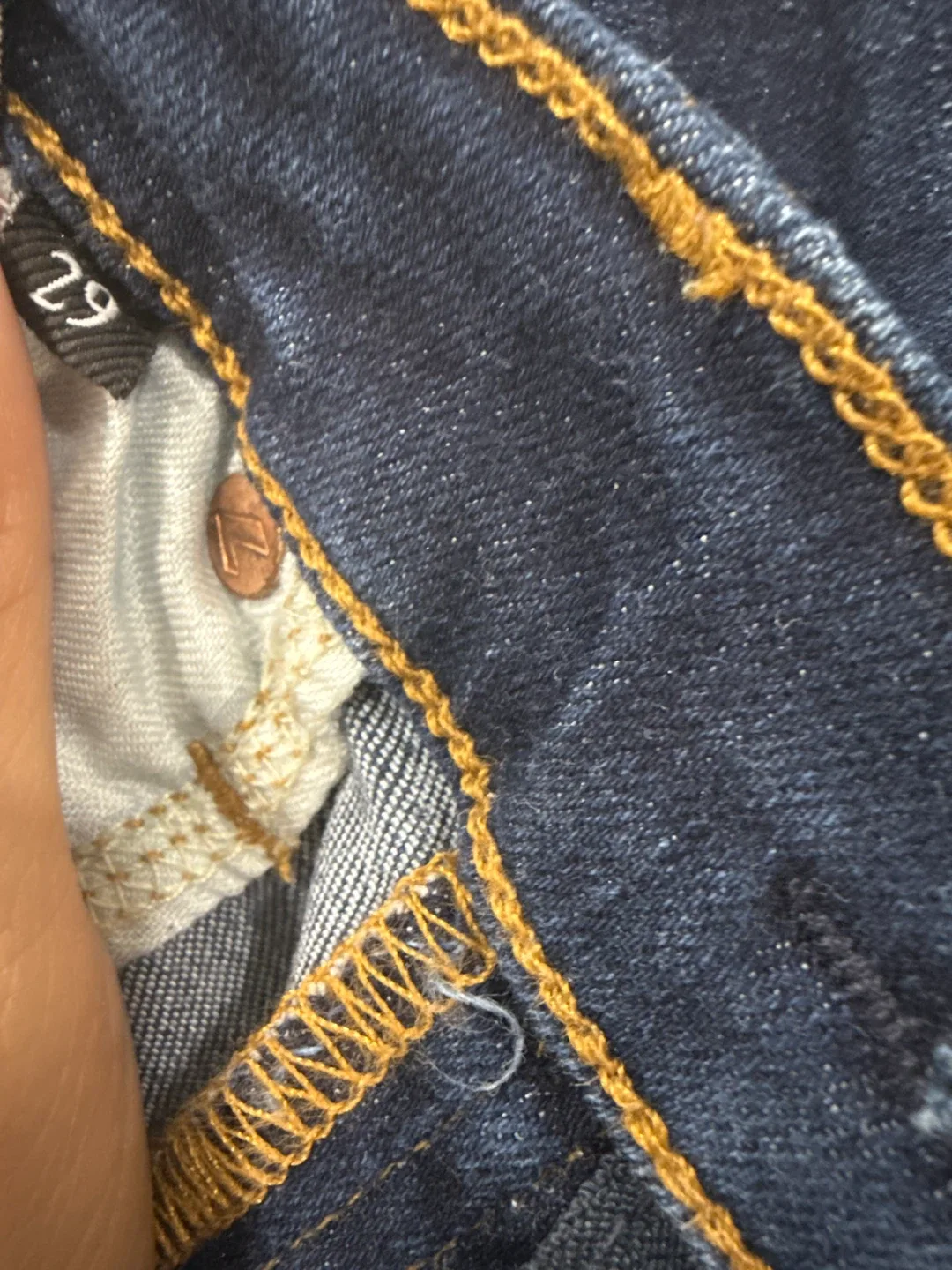 7 For All Mankind Gwenevere Jeans Size 29 image indicator(4)