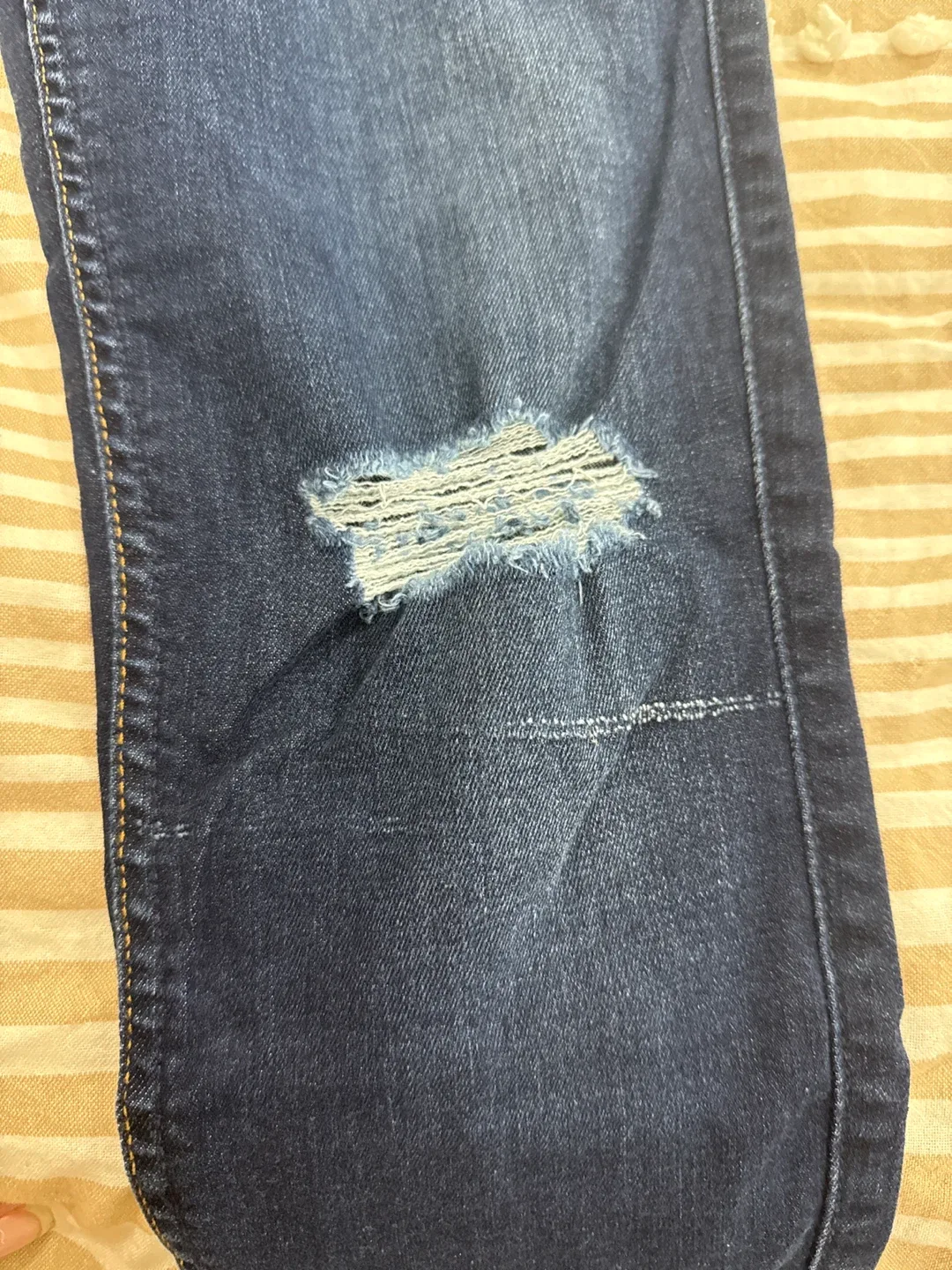 7 For All Mankind Gwenevere Jeans Size 29 image indicator(2)