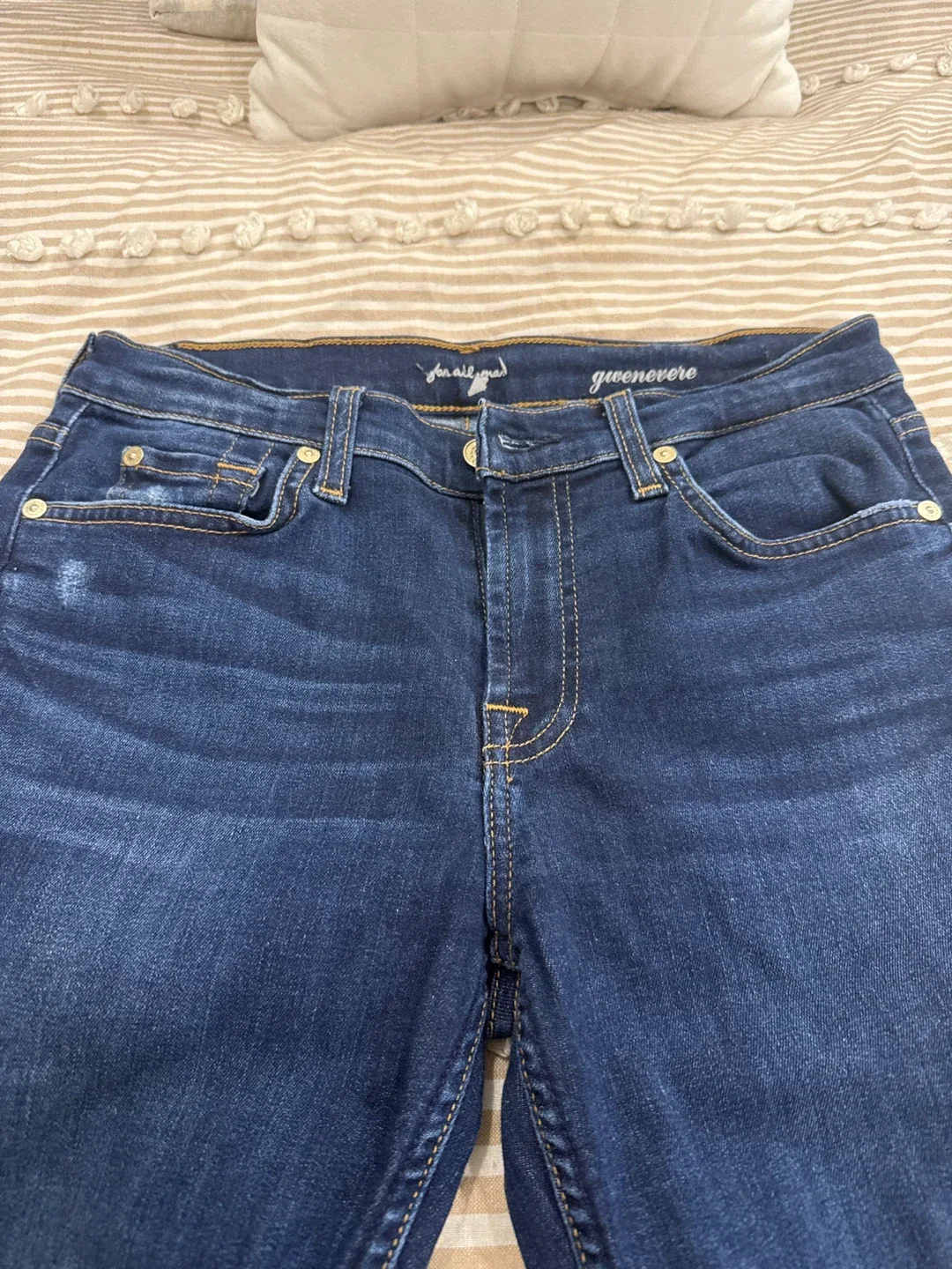 7 For All Mankind Gwenevere Jeans Size 29 image indicator(3)