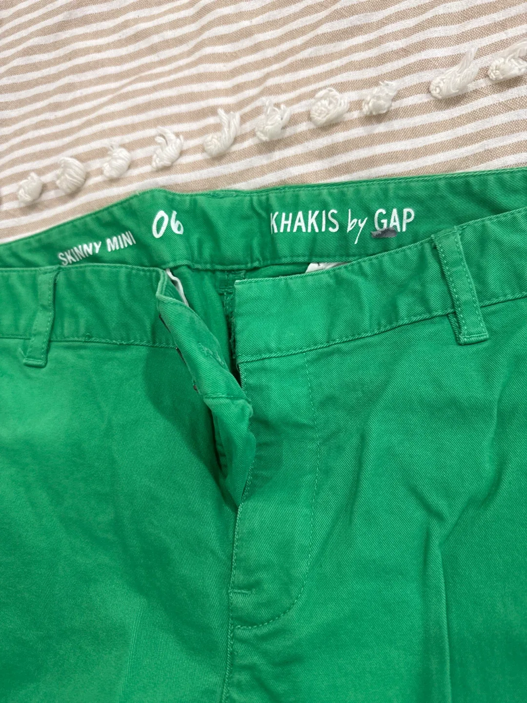 GAP Khakis Skinny Mini Green - Size 06 image indicator(2)