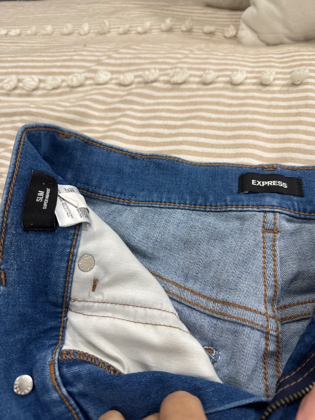 Express Slim Super High Rise Jeans Size 2R image indicator(4)