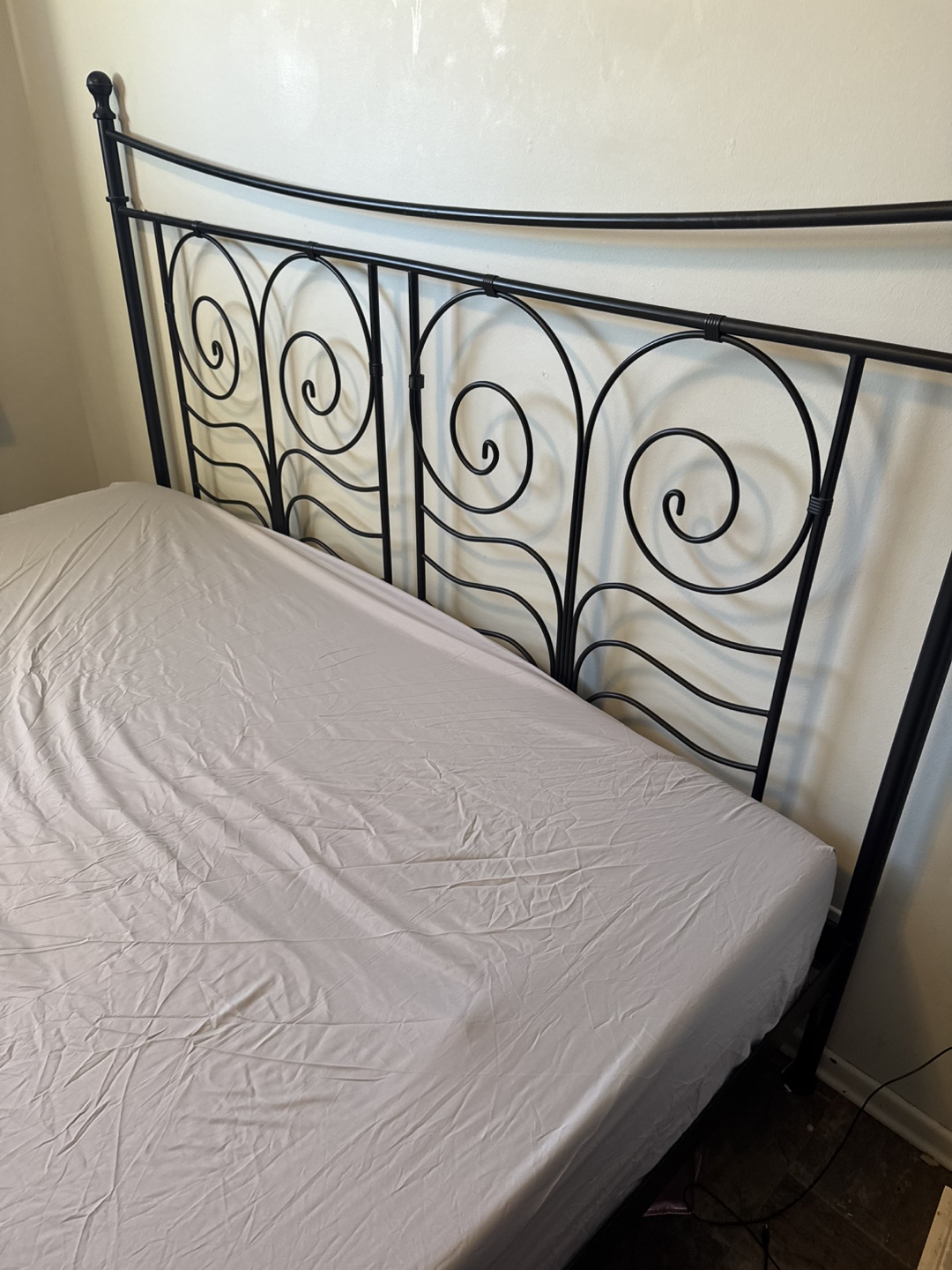 Black Metal Bed Frame(king size) - photo 3