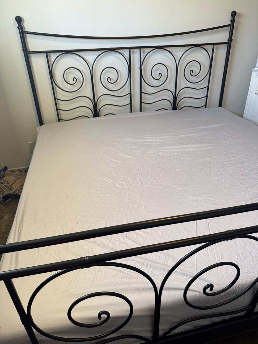 Black Metal Bed Frame(king size)