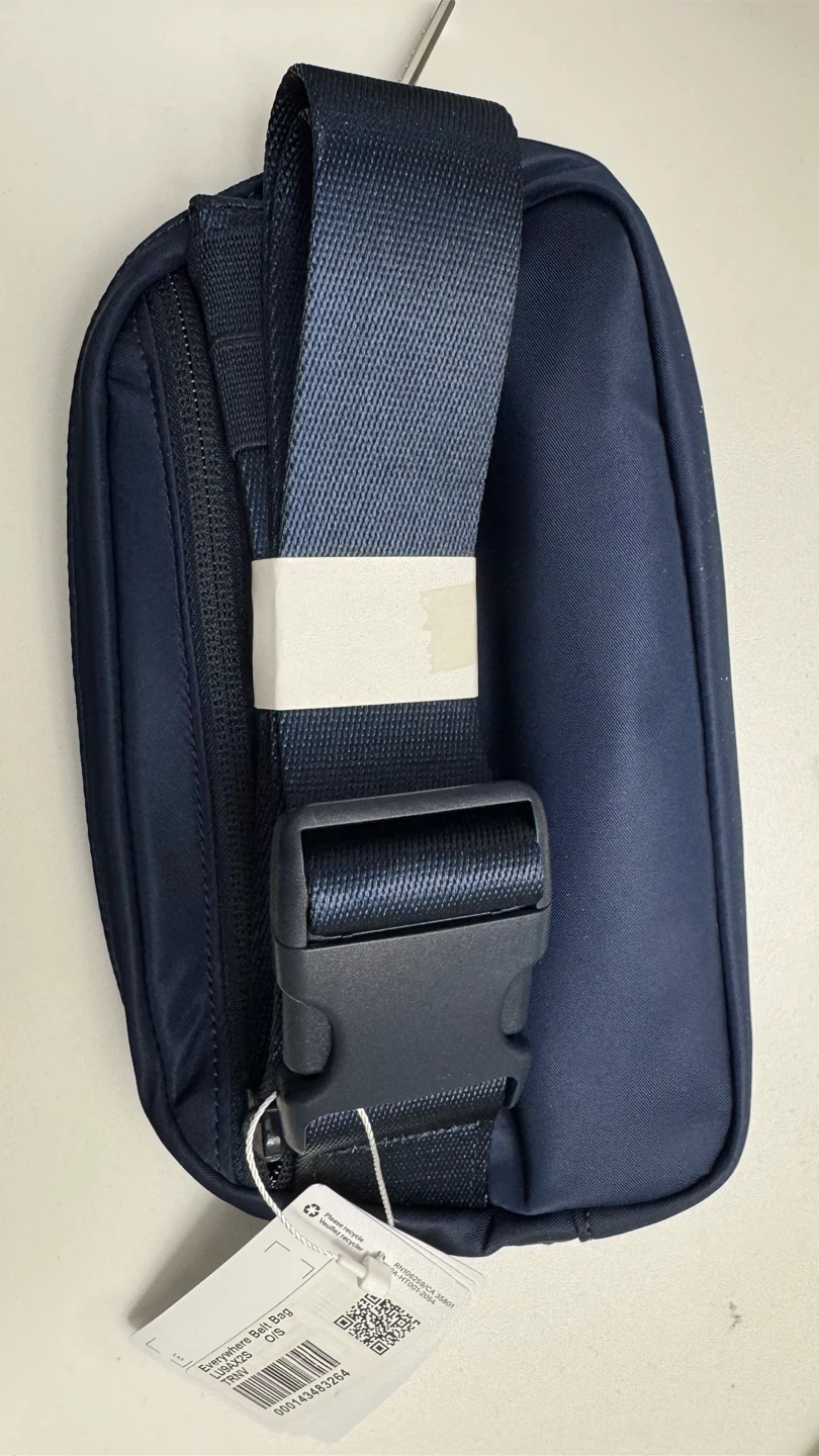 Lululemon Everywhere Belt Bag - Navy - photo 3