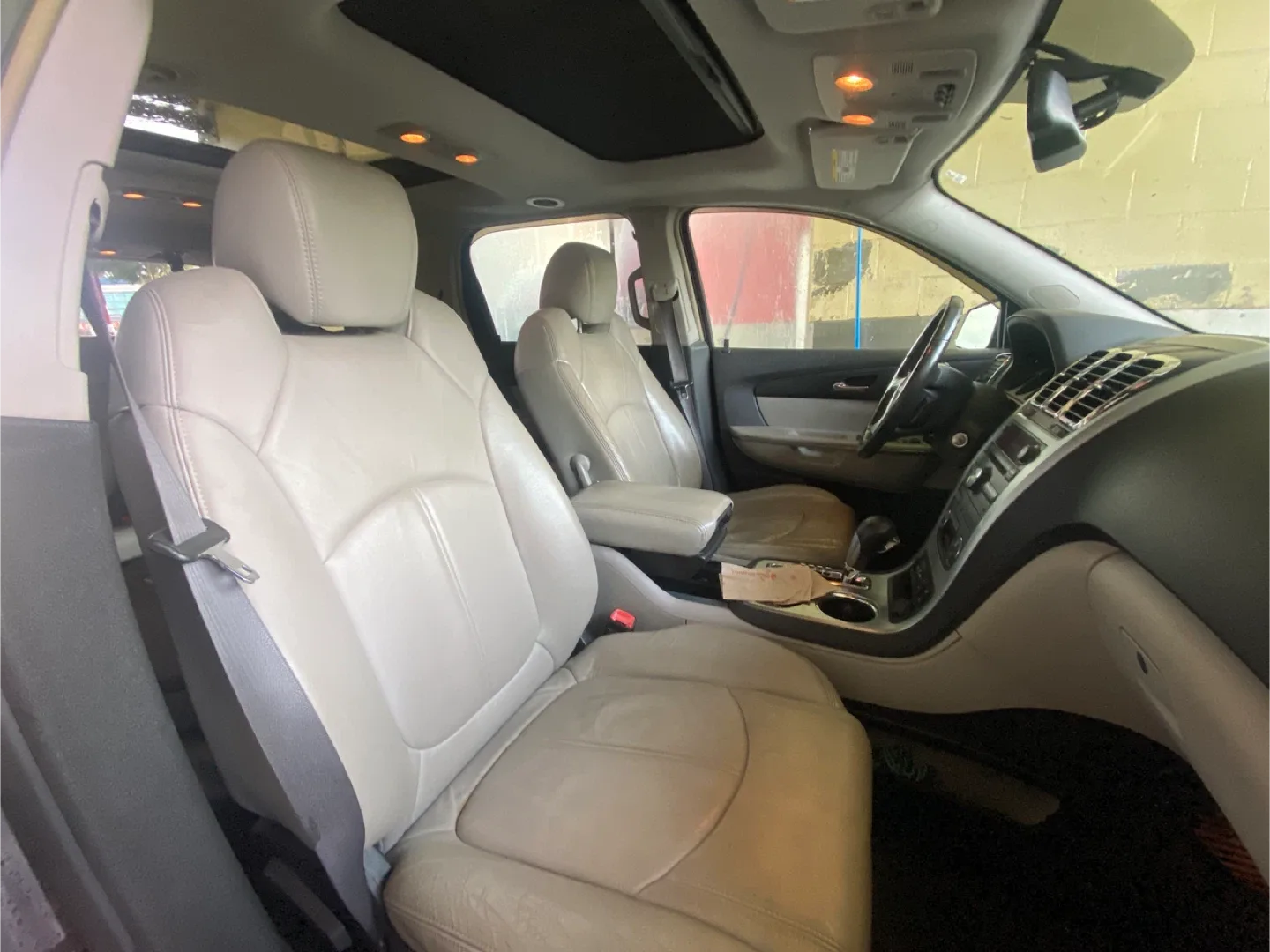 GMC Acadia SUV image indicator(5)