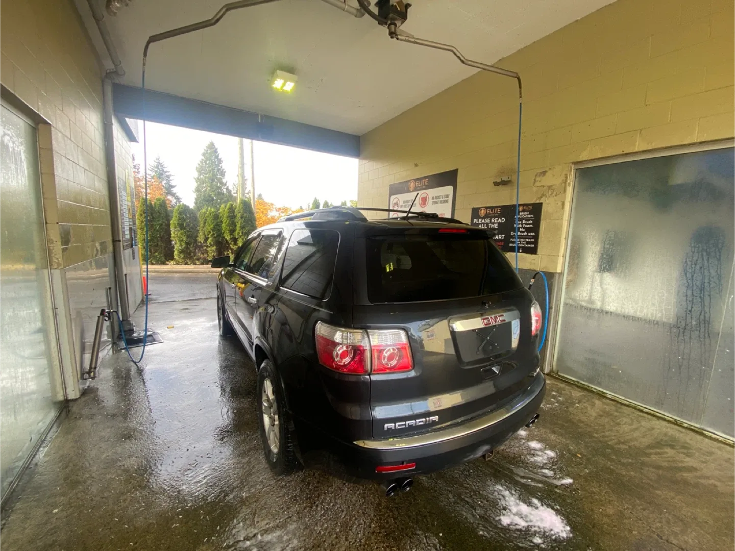 GMC Acadia SUV image indicator(7)