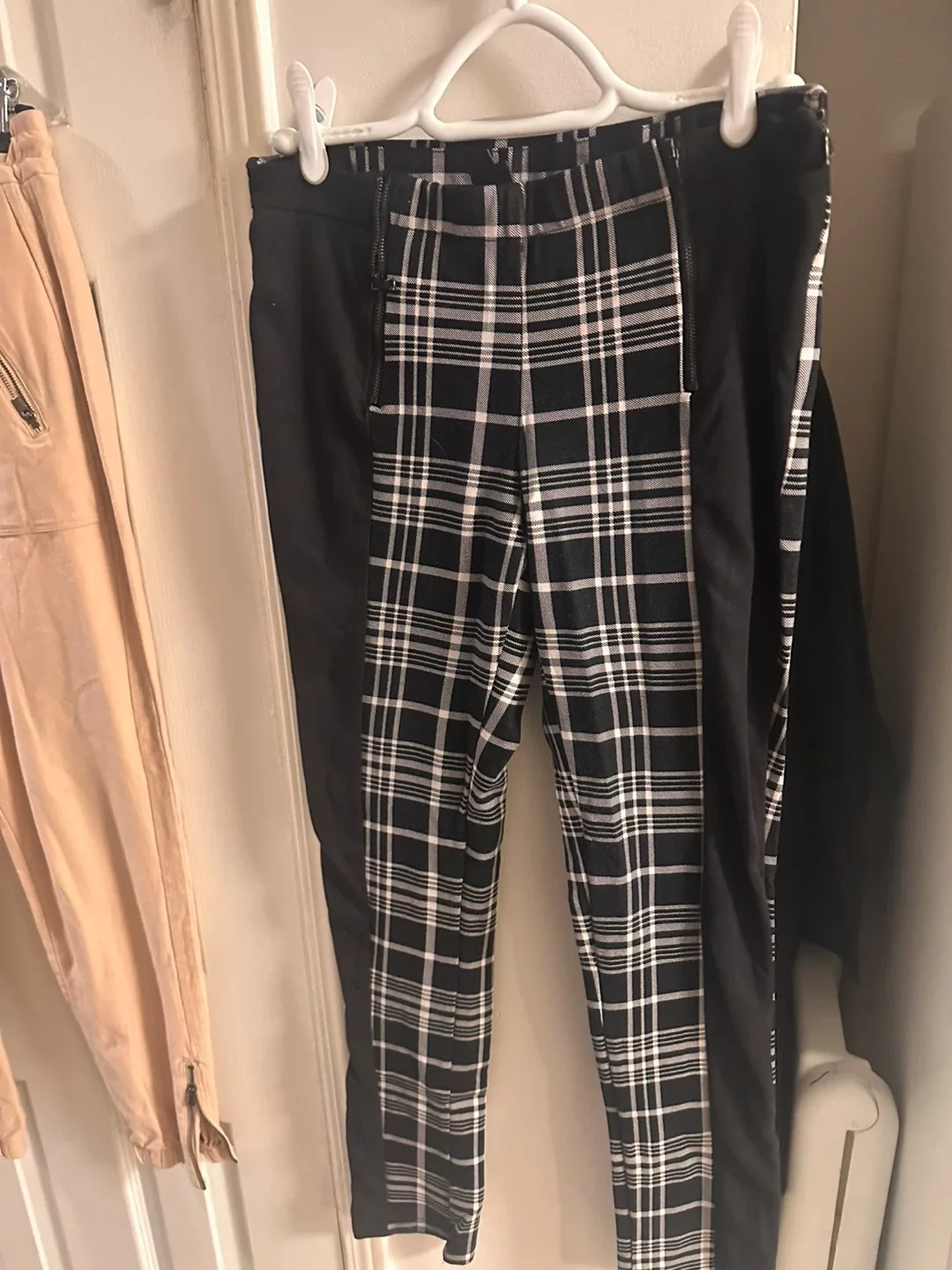 5 Assorted Women's Pants (p5) image indicator(3)