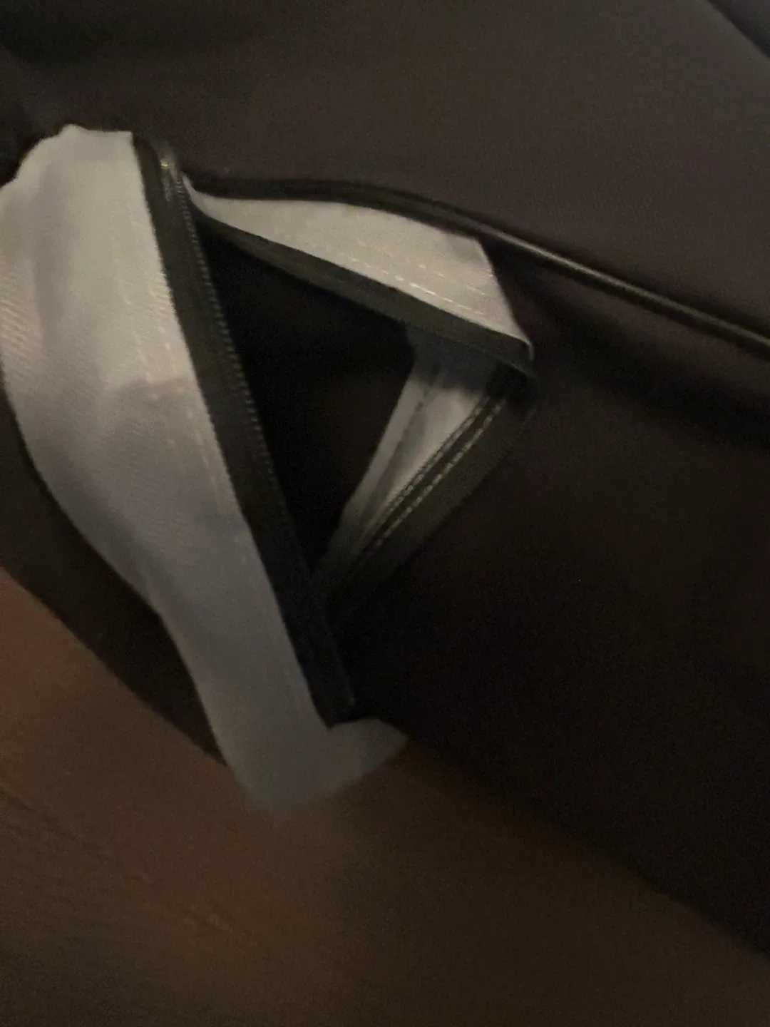 Black Rolling Golf Bag Cover image indicator(3)