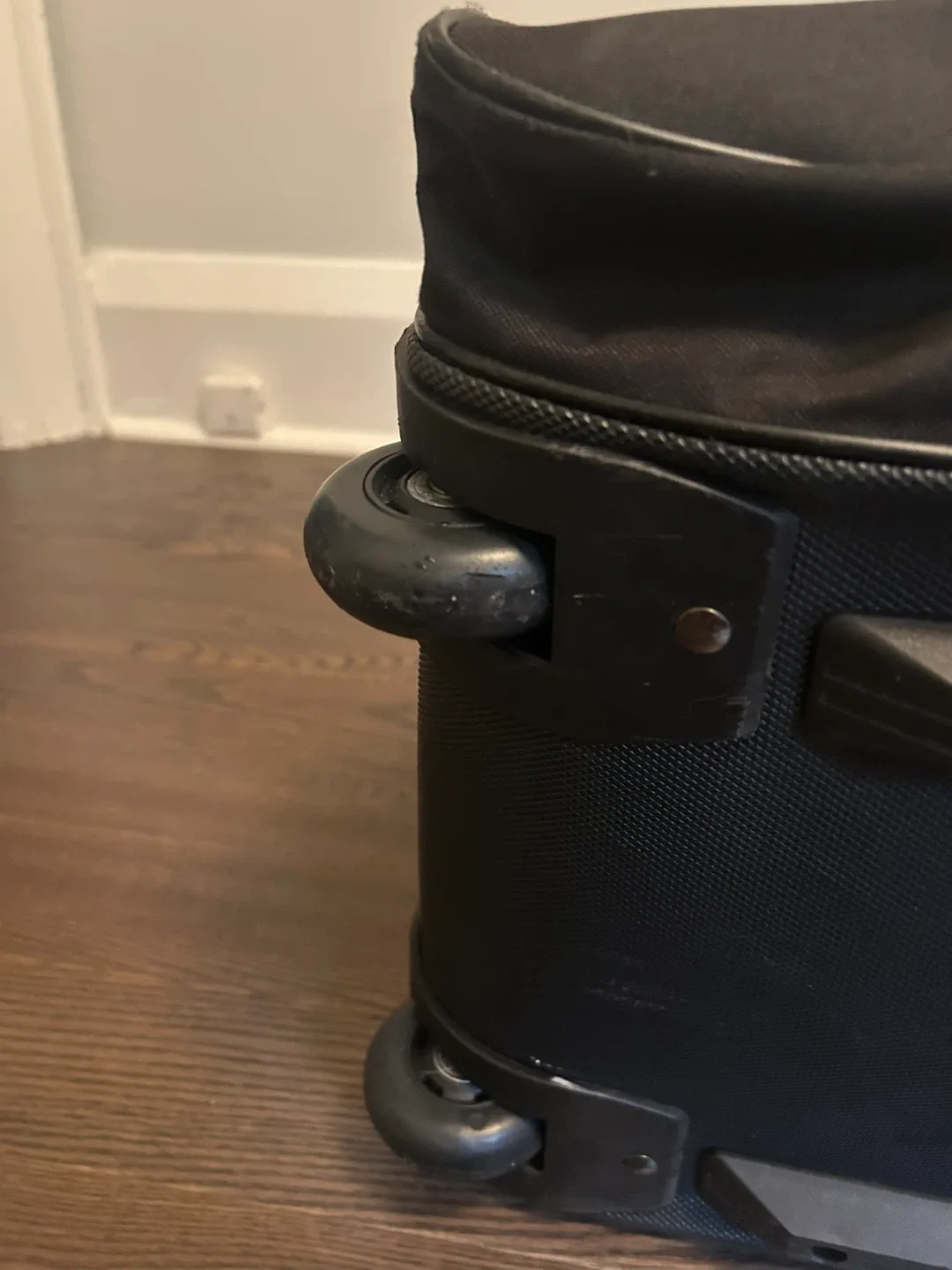 Black Rolling Golf Bag Cover image indicator(2)
