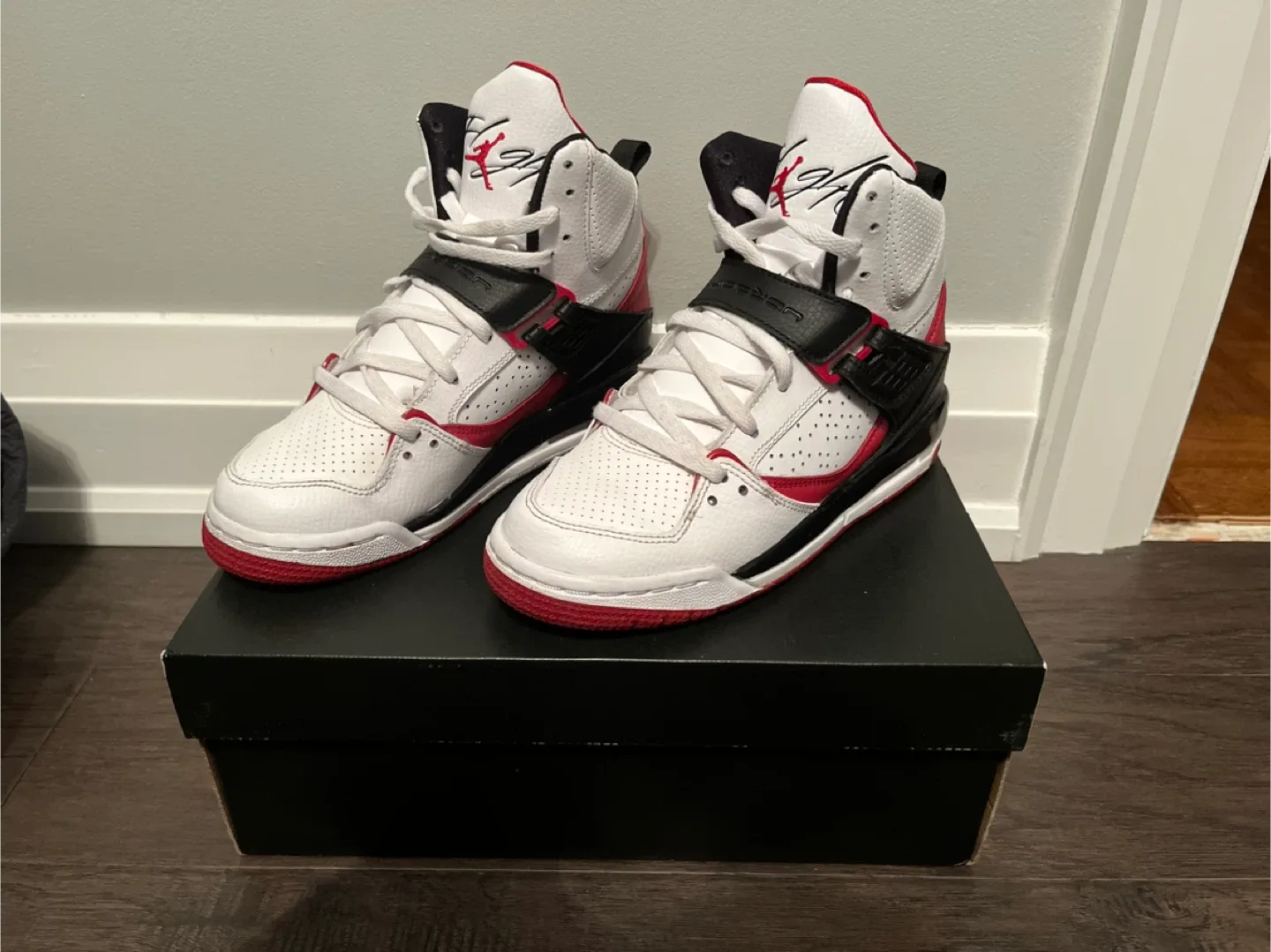 Jordan Flight 45 High (GS) Size 4Y thumbnail