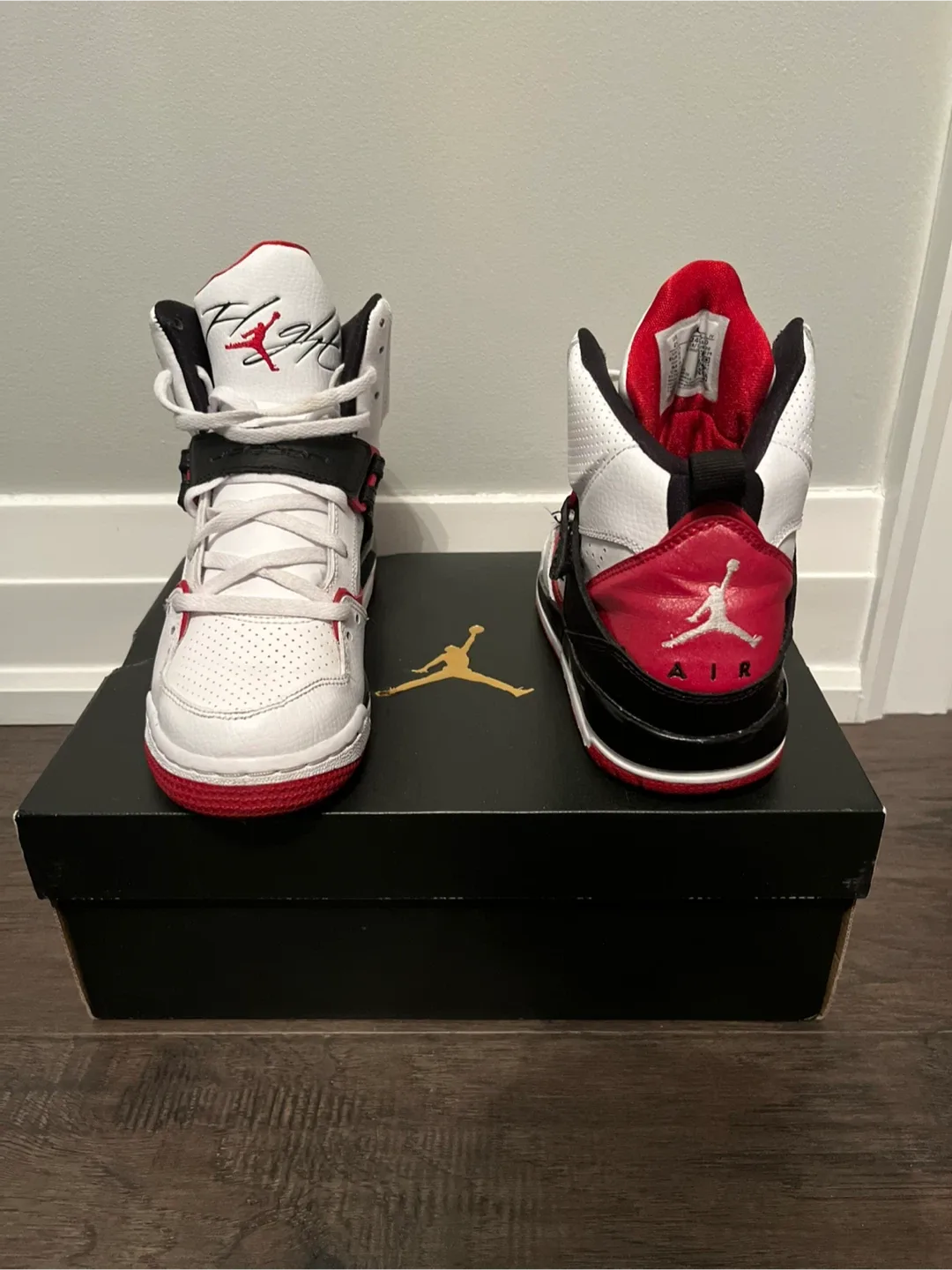 Jordan Flight 45 High (GS) Size 4Y image indicator(2)