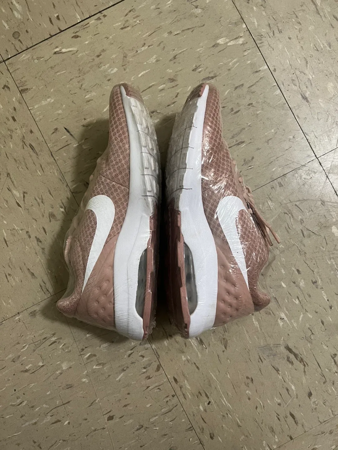 Size 10W Nike Air Max Motions thumbnail