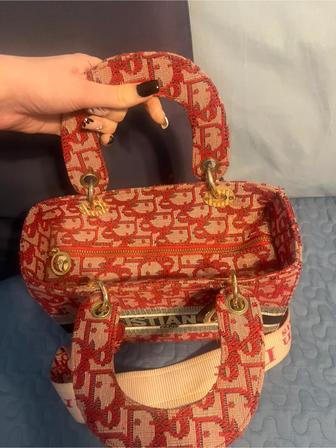 Women’s Red CD HandBag !!!!! image indicator(3)