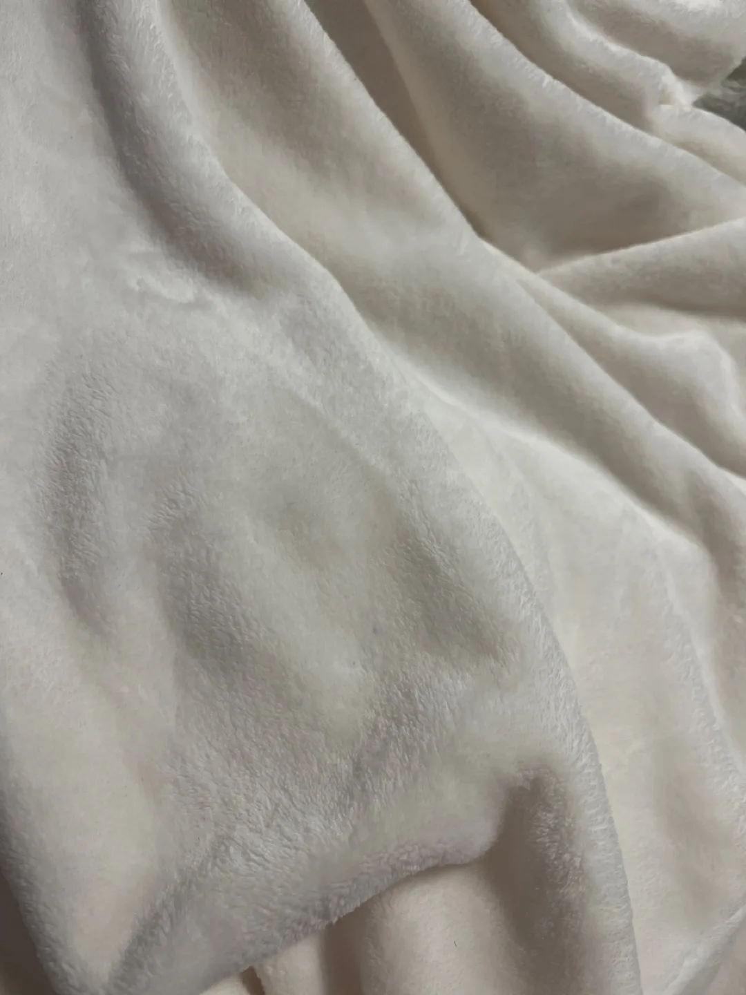 Soft White Plush Blanket king size image indicator(2)