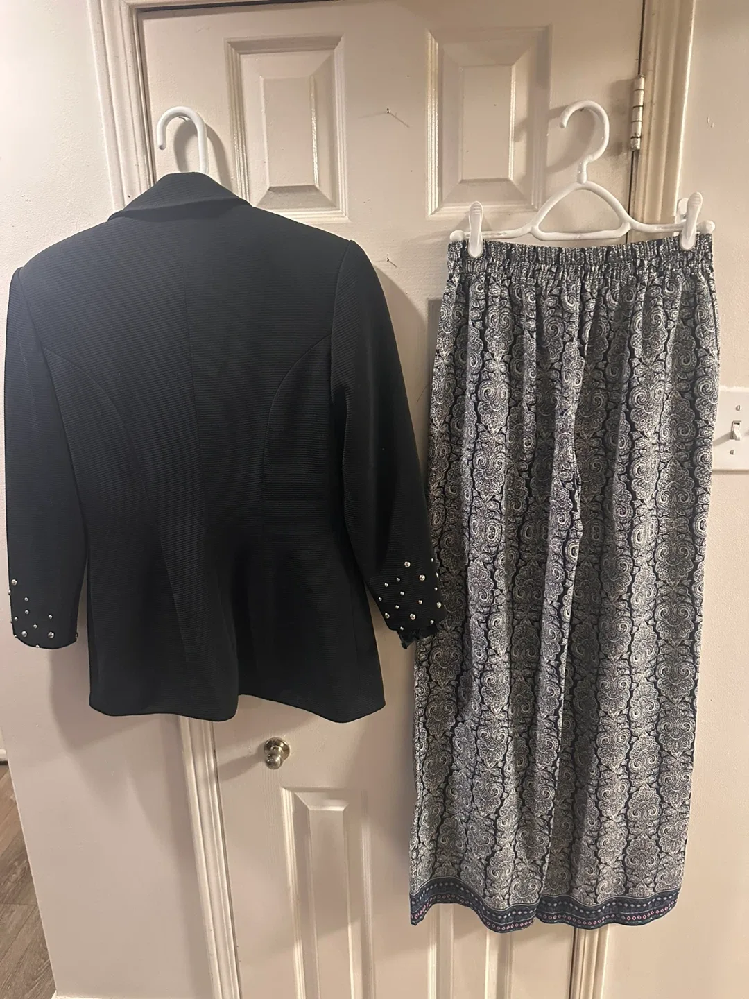 Black Blazer & Patterned Pants Set - Size M image indicator(4)