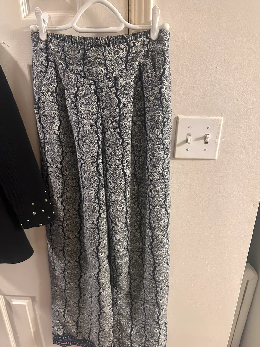 Black Blazer & Patterned Pants Set - Size M image indicator(2)