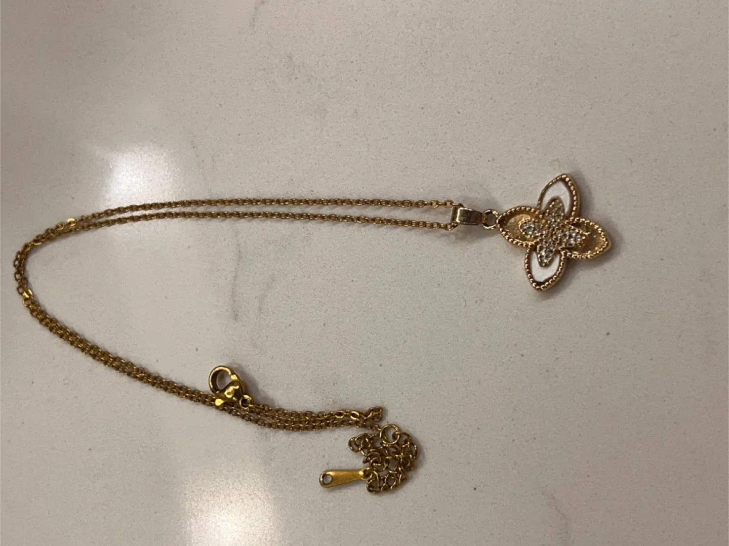 White & gold Pendant Necklace thumbnail