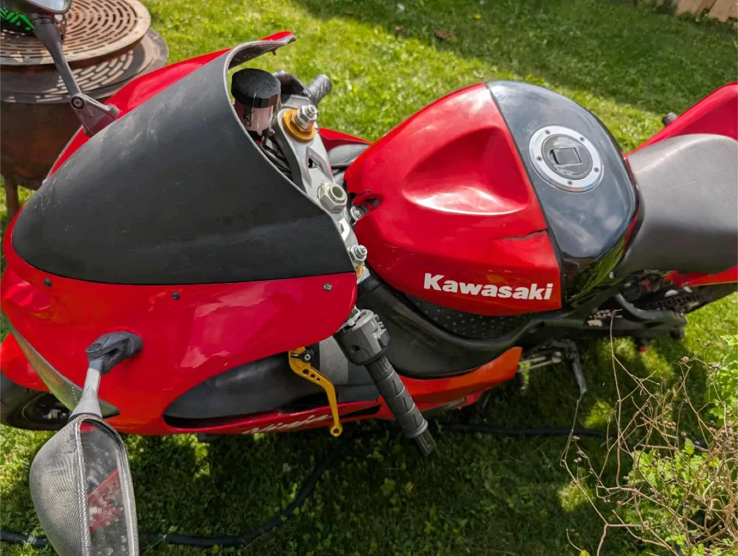Red Kawasaki Motorcycle image indicator(7)