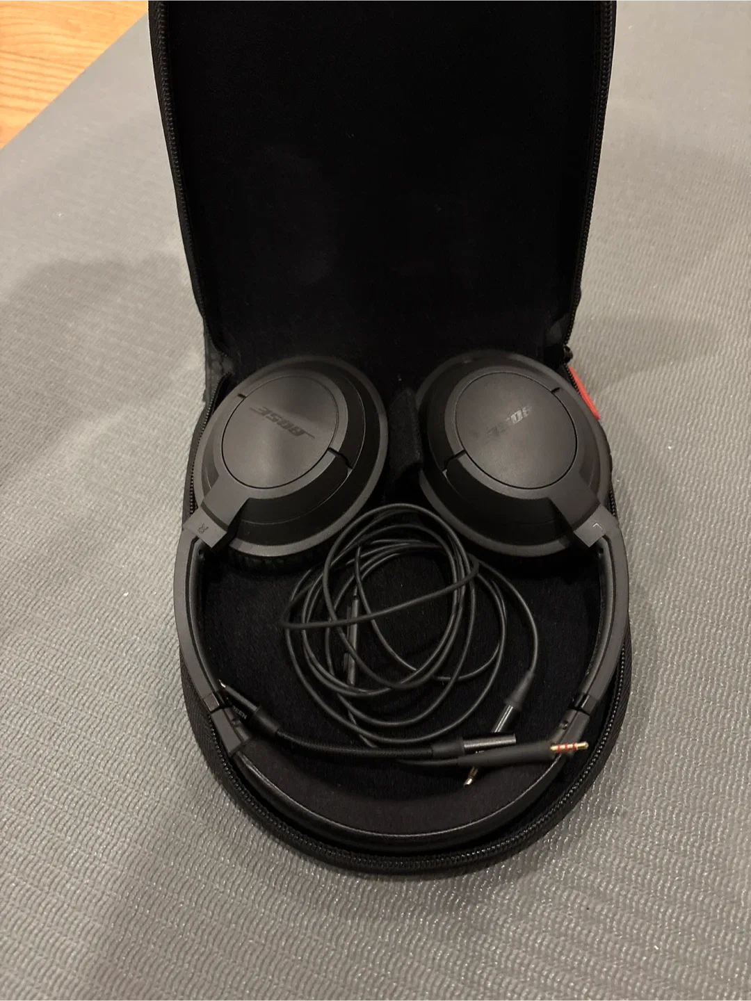 Bose QuietComfort wired headphones image indicator(4)