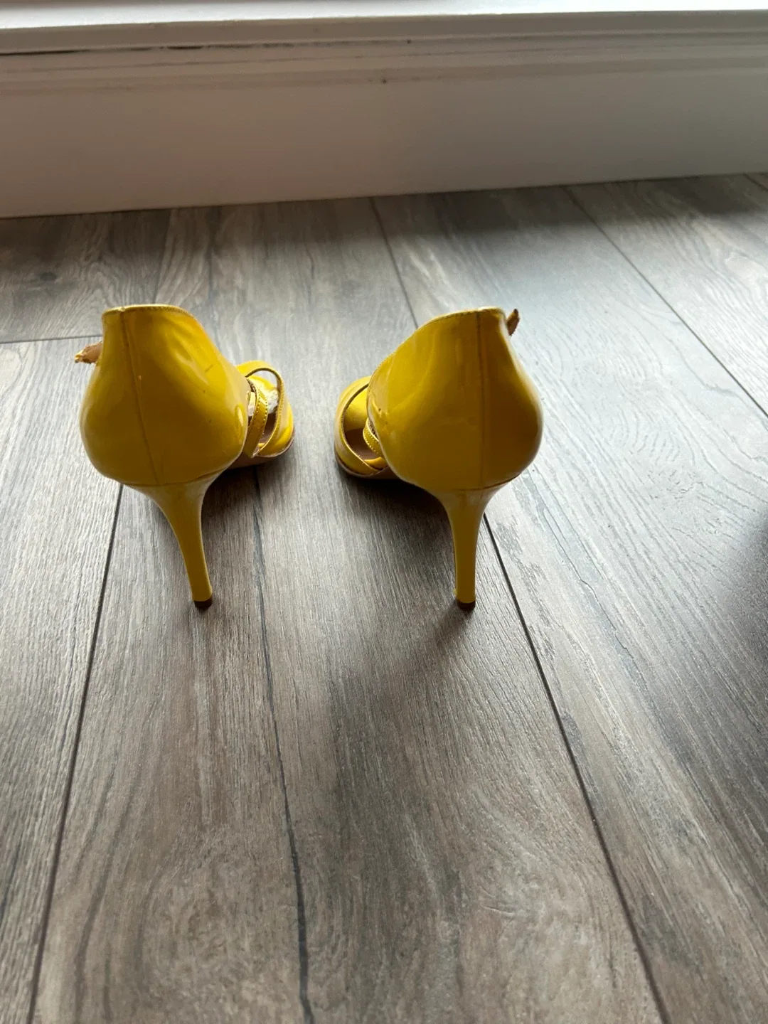 Barney’s Yellow Patent Heels Size 38 image indicator(2)