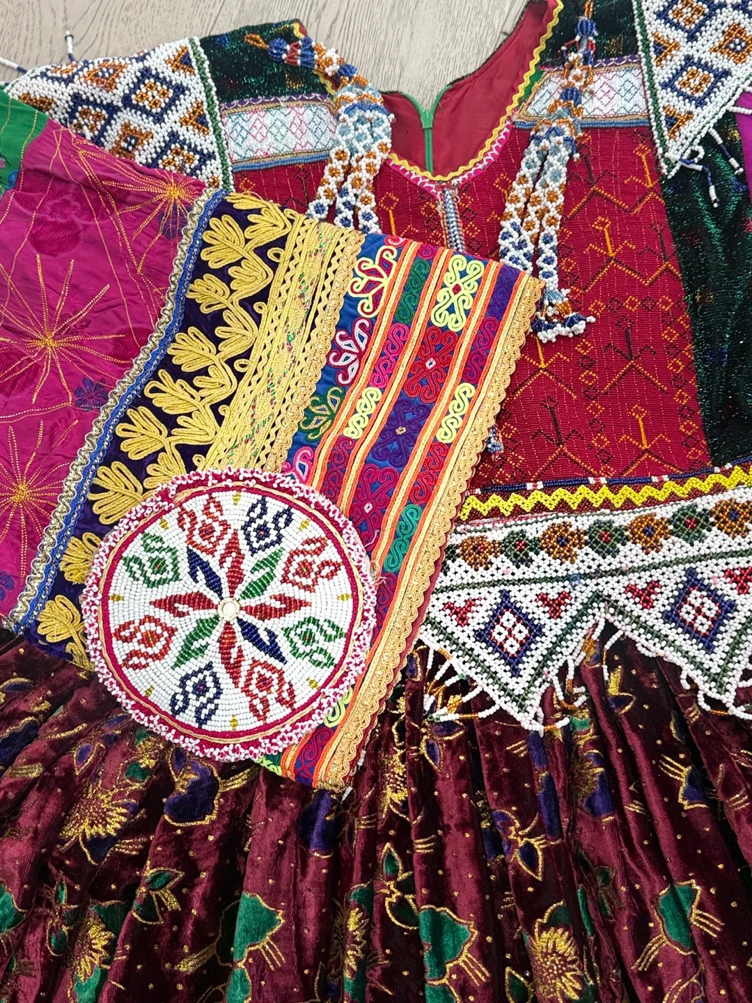 Afghan Traditional Dress image indicator(2)