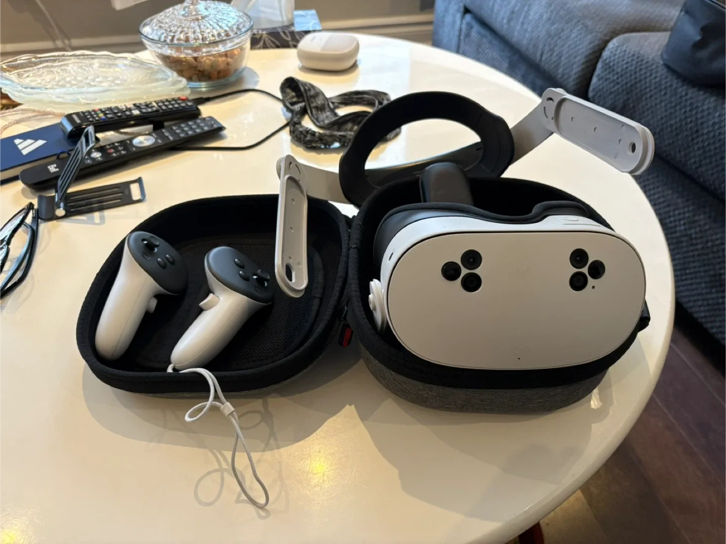 Meta Quest 3S (256GB) VR Headset - Like New! image indicator(6)