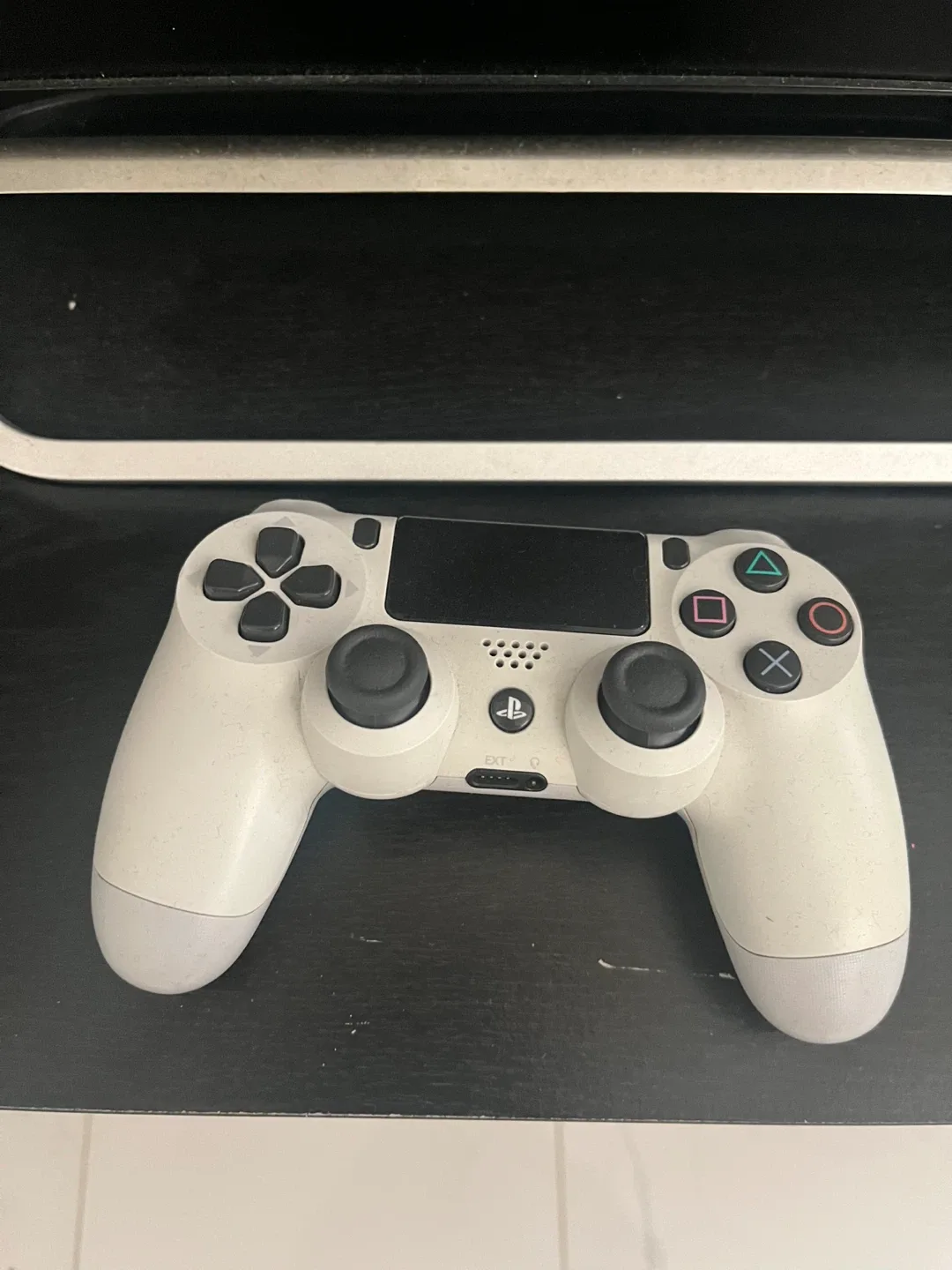 PlayStation 4 (PS4) with Controller image indicator(5)