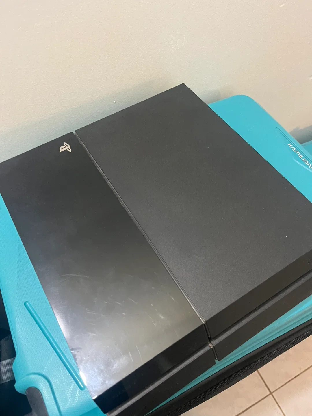 PlayStation 4 (PS4) with Controller image indicator(2)