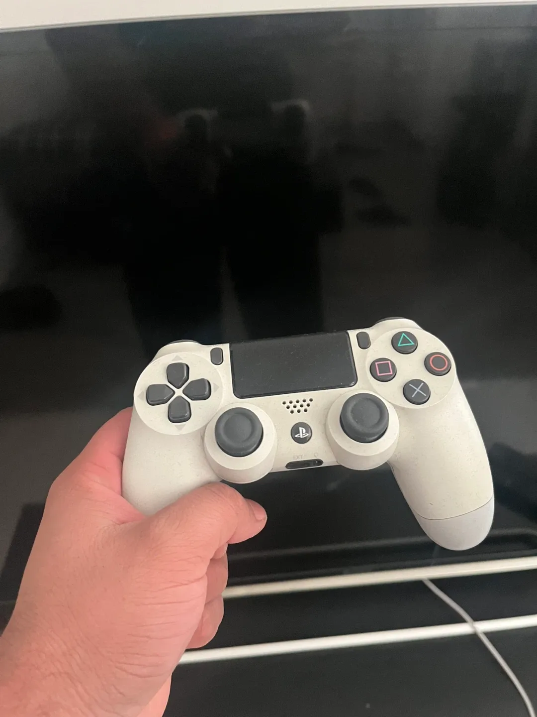 PlayStation 4 (PS4) with Controller image indicator(4)
