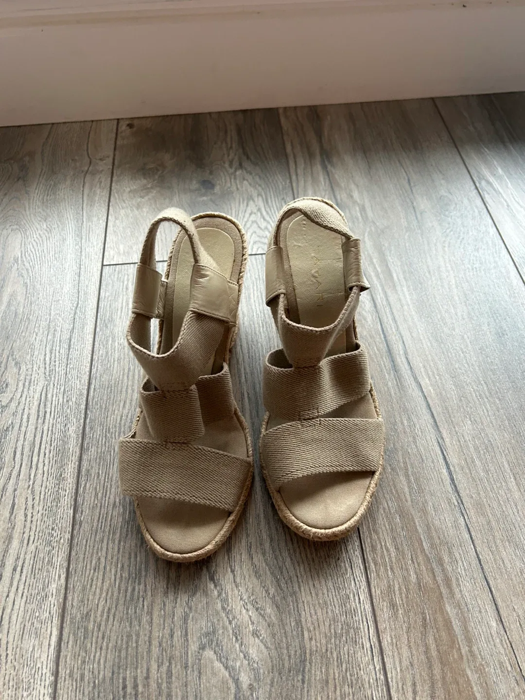 Tahari Espadrille Wedge Sandals Size 7.5 image indicator(2)