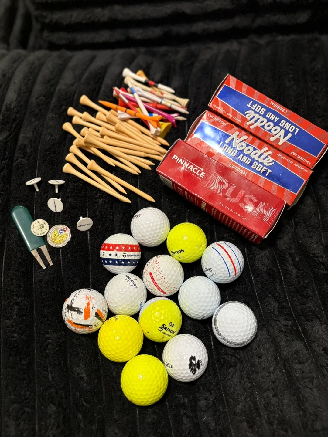 Golf Club Set with Balls and Tees image indicator(3)