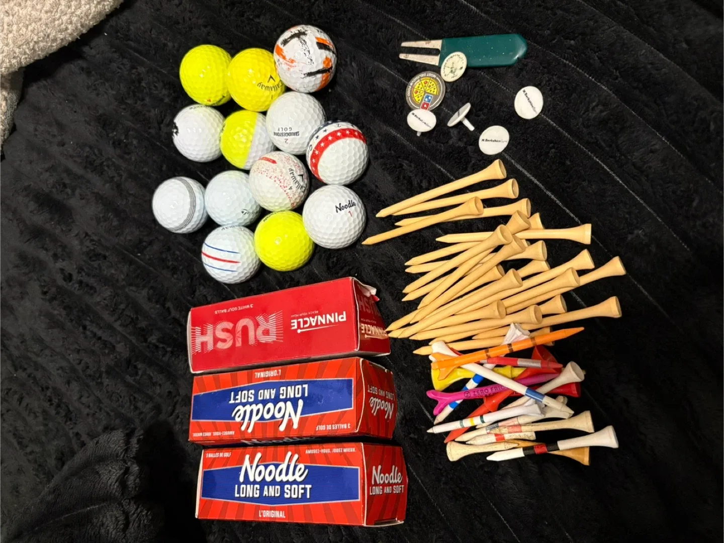 Golf Club Set with Balls and Tees image indicator(4)