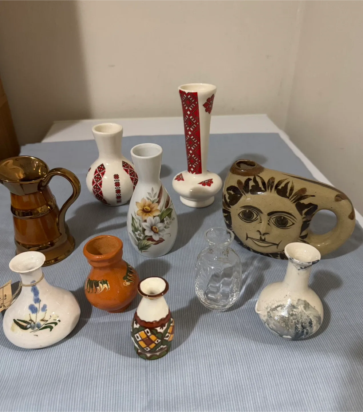 10 pieces Collection of Decorative Vases thumbnail